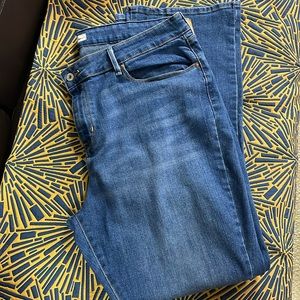 Signature Levi Strauss Mid-rise Bootcut Jeans W35